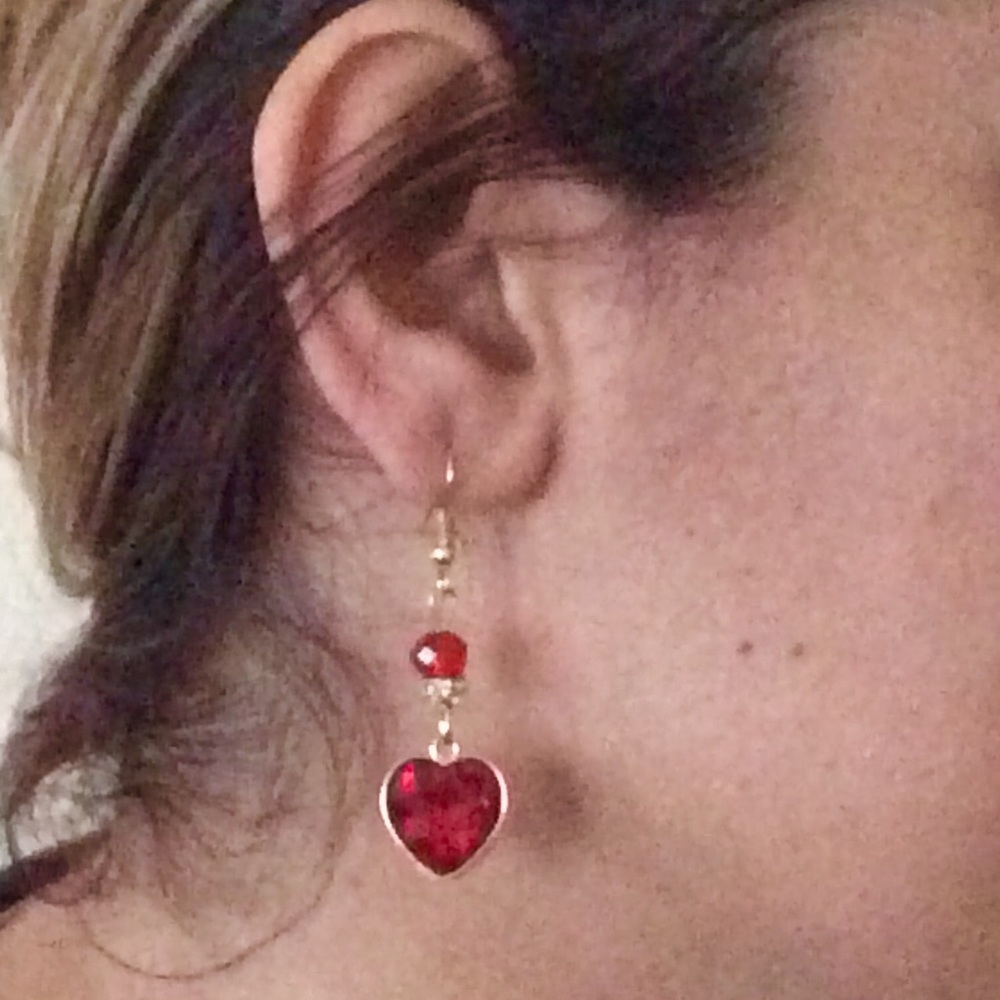 New Valentine gift gorgeous Heart Earrings ♥️ NWT - Picture 8 of 8